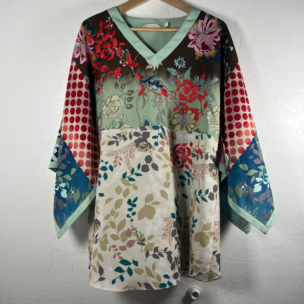 Soft Surroundings Izumi Tunic Top size small Embroidered Kimono Sleeve Floral